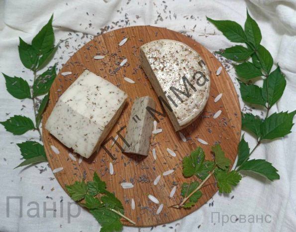 М'який козячий сир Панір з прованськими травами